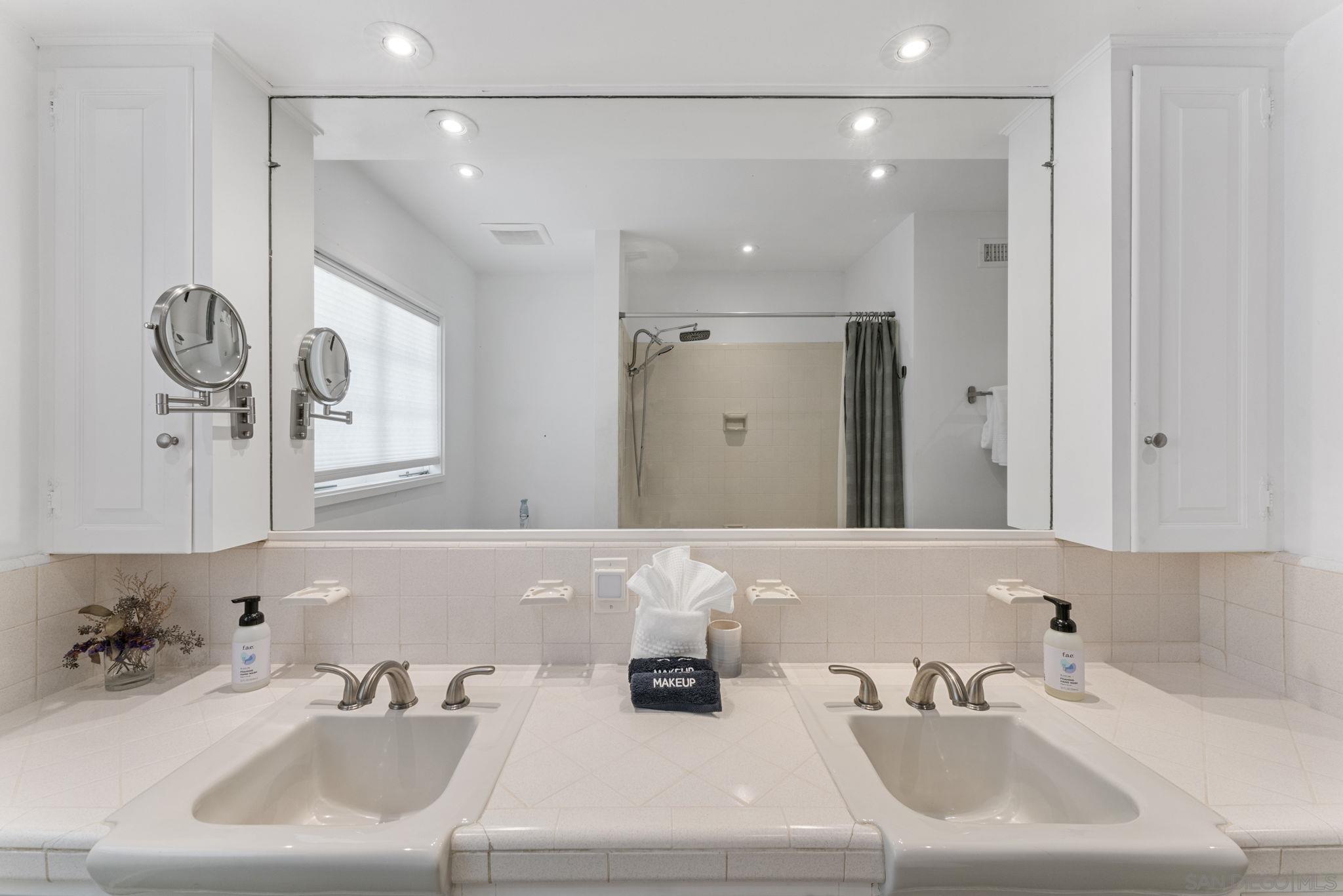 Detail Gallery Image 14 of 30 For 2315  Avenida De La Playa, La Jolla,  CA 92037 - 5 Beds | 3/1 Baths