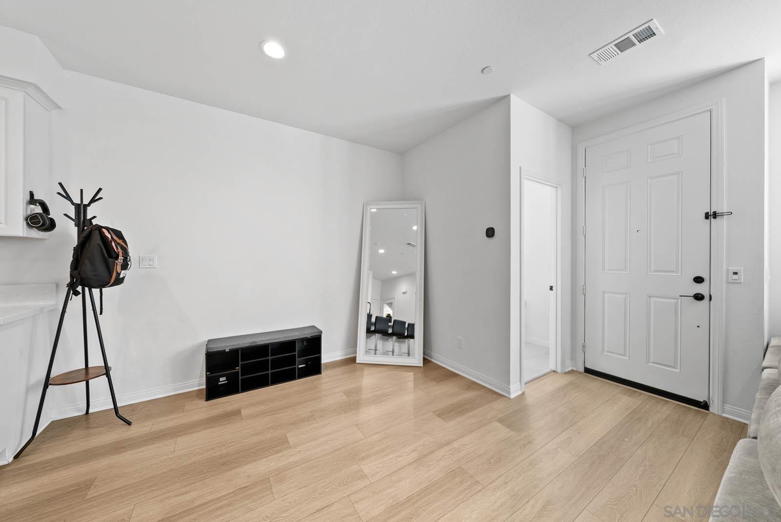 Detail Gallery Image 10 of 33 For 10553  Graphite St, Spring Valley,  CA 91977 - 3 Beds | 2/1 Baths