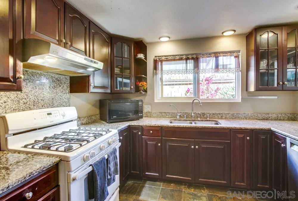 Detail Gallery Image 15 of 20 For 9337  Goyette Place, Santee,  CA 92071 - 5 Beds | 2/1 Baths