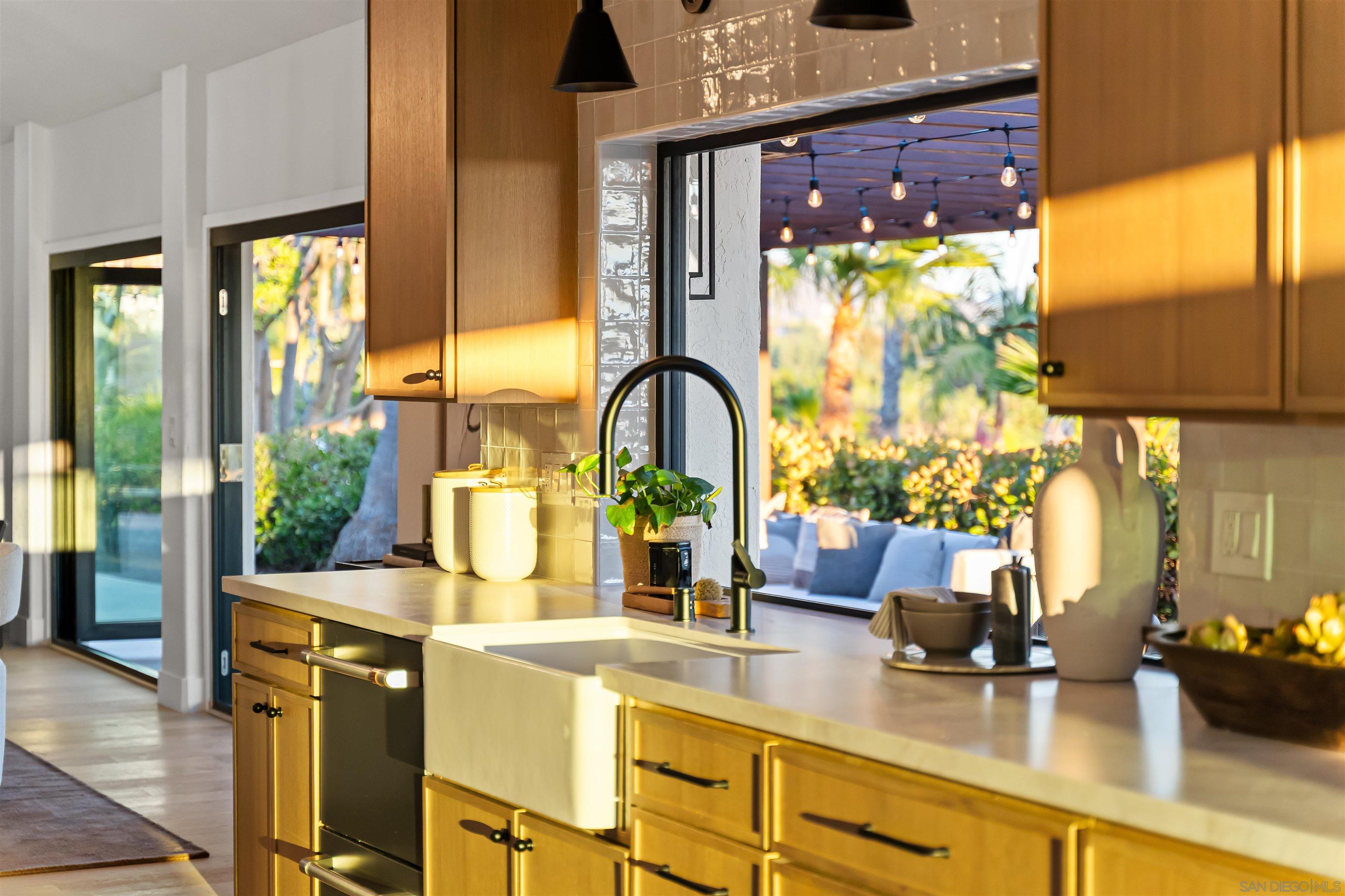 Detail Gallery Image 13 of 72 For 1170  Rancho Encinitas Dr, Encinitas,  CA 92024 - 4 Beds | 3/1 Baths