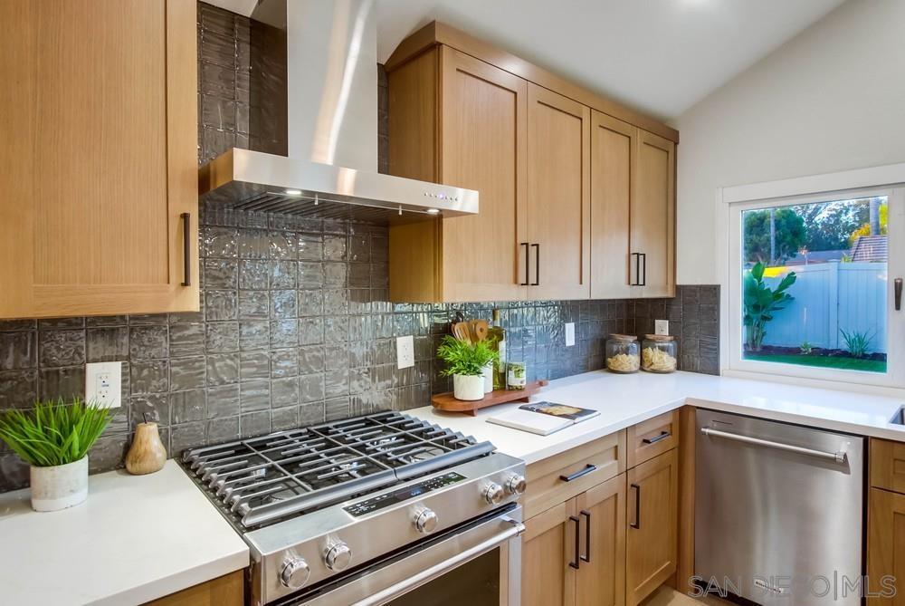 Detail Gallery Image 8 of 62 For 10726  Vista Valle Drive, San Diego,  CA 92131 - 4 Beds | 3 Baths