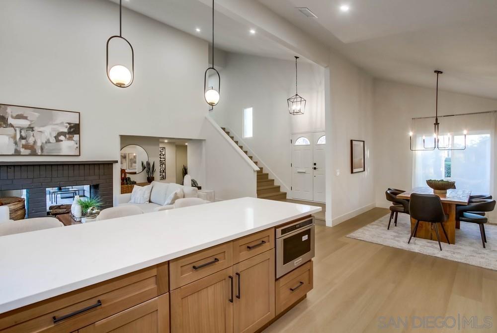 Detail Gallery Image 9 of 62 For 10726  Vista Valle Drive, San Diego,  CA 92131 - 4 Beds | 3 Baths