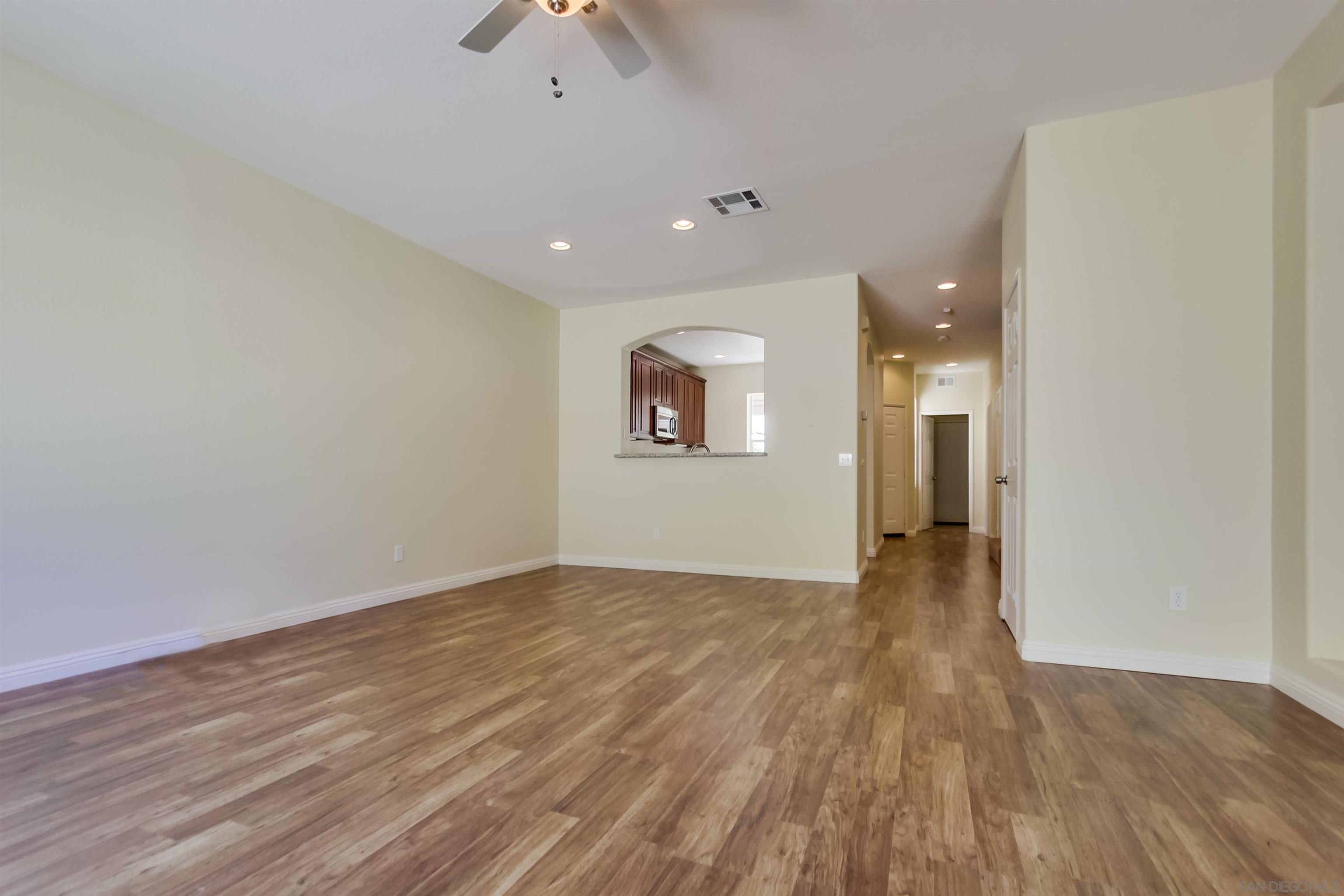 Detail Gallery Image 11 of 37 For 1201  Trapani Cv  4, Chula Vista,  CA 91915 - 3 Beds | 2/1 Baths