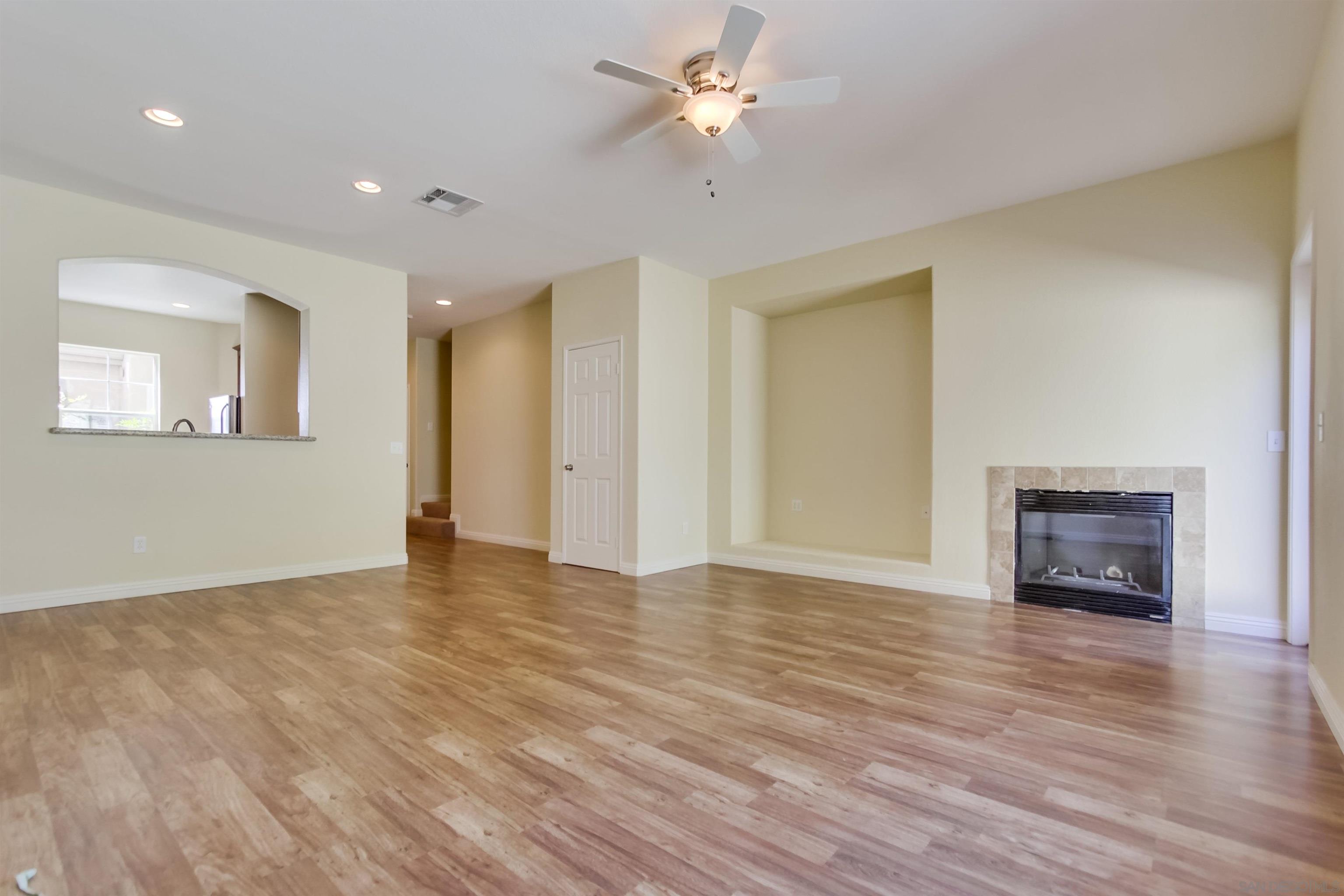 Detail Gallery Image 9 of 37 For 1201  Trapani Cv  4, Chula Vista,  CA 91915 - 3 Beds | 2/1 Baths