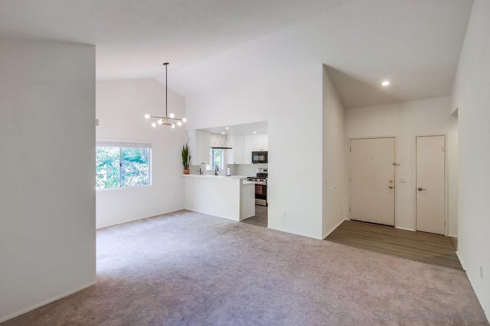 Detail Gallery Image 2 of 36 For 11215  Avenida De Los Lobos  D, San Diego,  CA 92127 - 2 Beds | 2 Baths