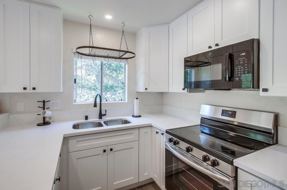 Detail Gallery Image 11 of 36 For 11215  Avenida De Los Lobos  D, San Diego,  CA 92127 - 2 Beds | 2 Baths