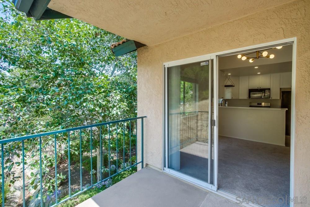 Detail Gallery Image 18 of 36 For 11215  Avenida De Los Lobos  D, San Diego,  CA 92127 - 2 Beds | 2 Baths