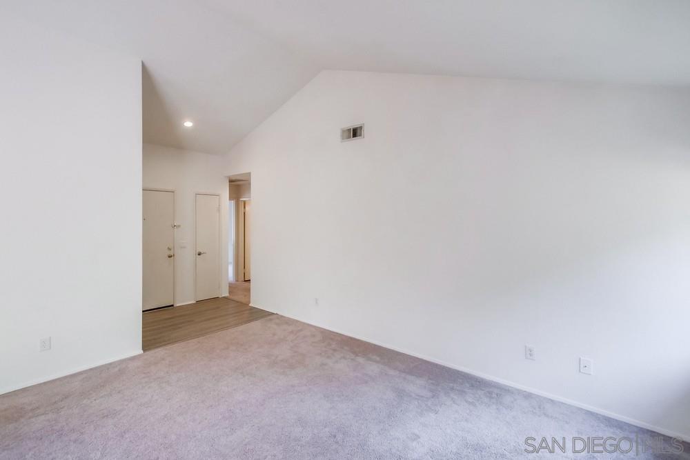 Detail Gallery Image 3 of 36 For 11215  Avenida De Los Lobos  D, San Diego,  CA 92127 - 2 Beds | 2 Baths