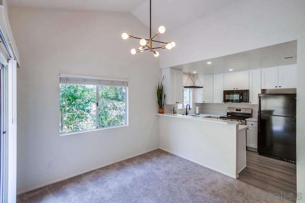 Detail Gallery Image 4 of 36 For 11215  Avenida De Los Lobos  D, San Diego,  CA 92127 - 2 Beds | 2 Baths