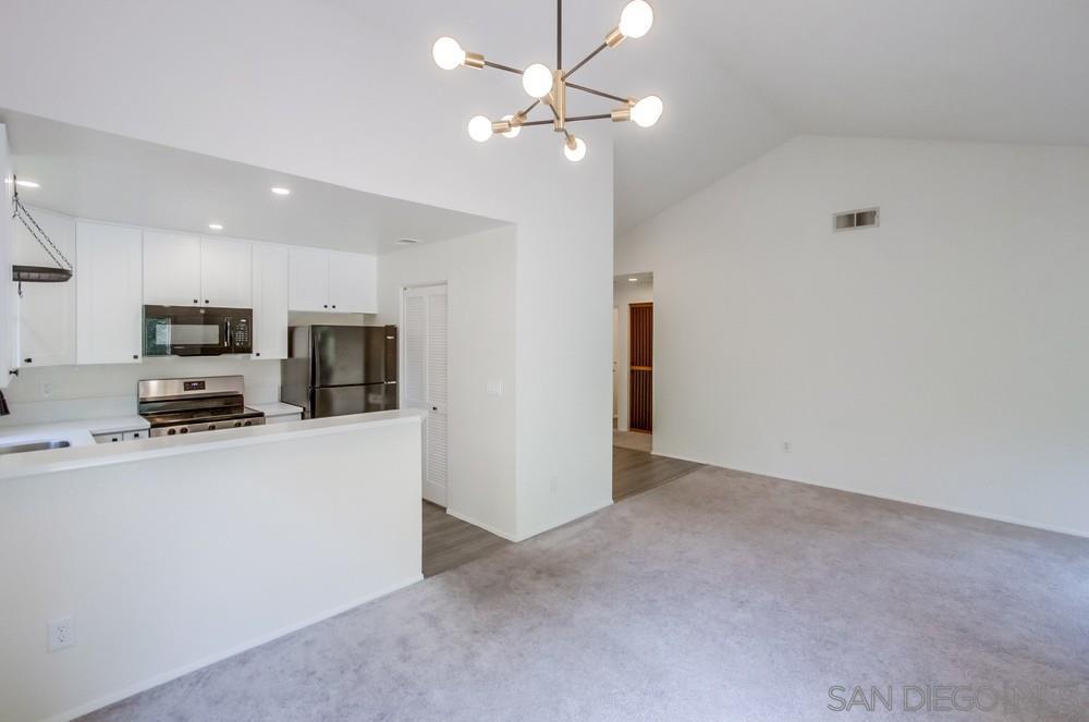 Detail Gallery Image 8 of 36 For 11215  Avenida De Los Lobos  D, San Diego,  CA 92127 - 2 Beds | 2 Baths