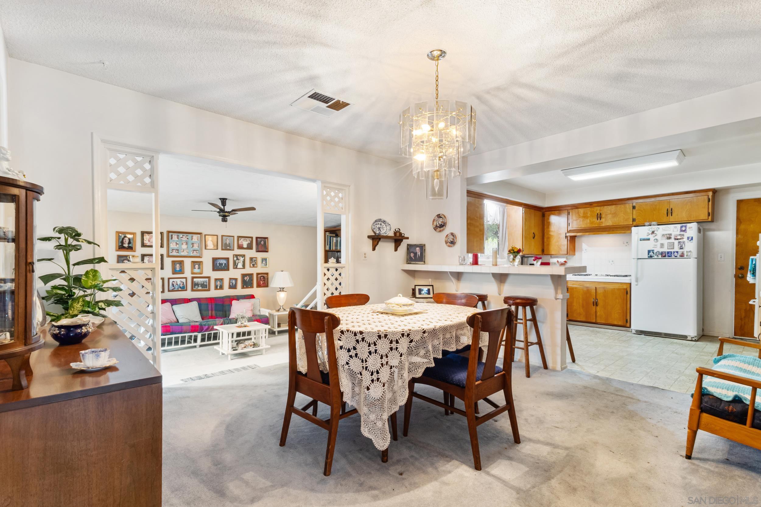 Detail Gallery Image 2 of 25 For 1724 S Santa Fe Ave, Vista,  CA 92084 - 3 Beds | 2 Baths