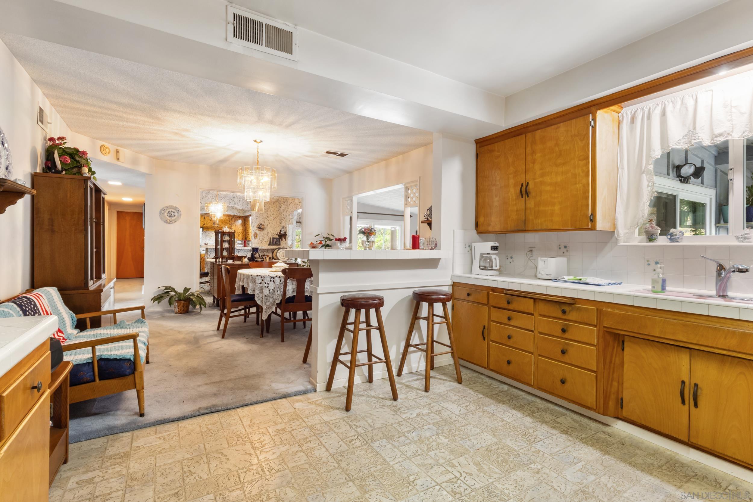 Detail Gallery Image 6 of 25 For 1724 S Santa Fe Ave, Vista,  CA 92084 - 3 Beds | 2 Baths