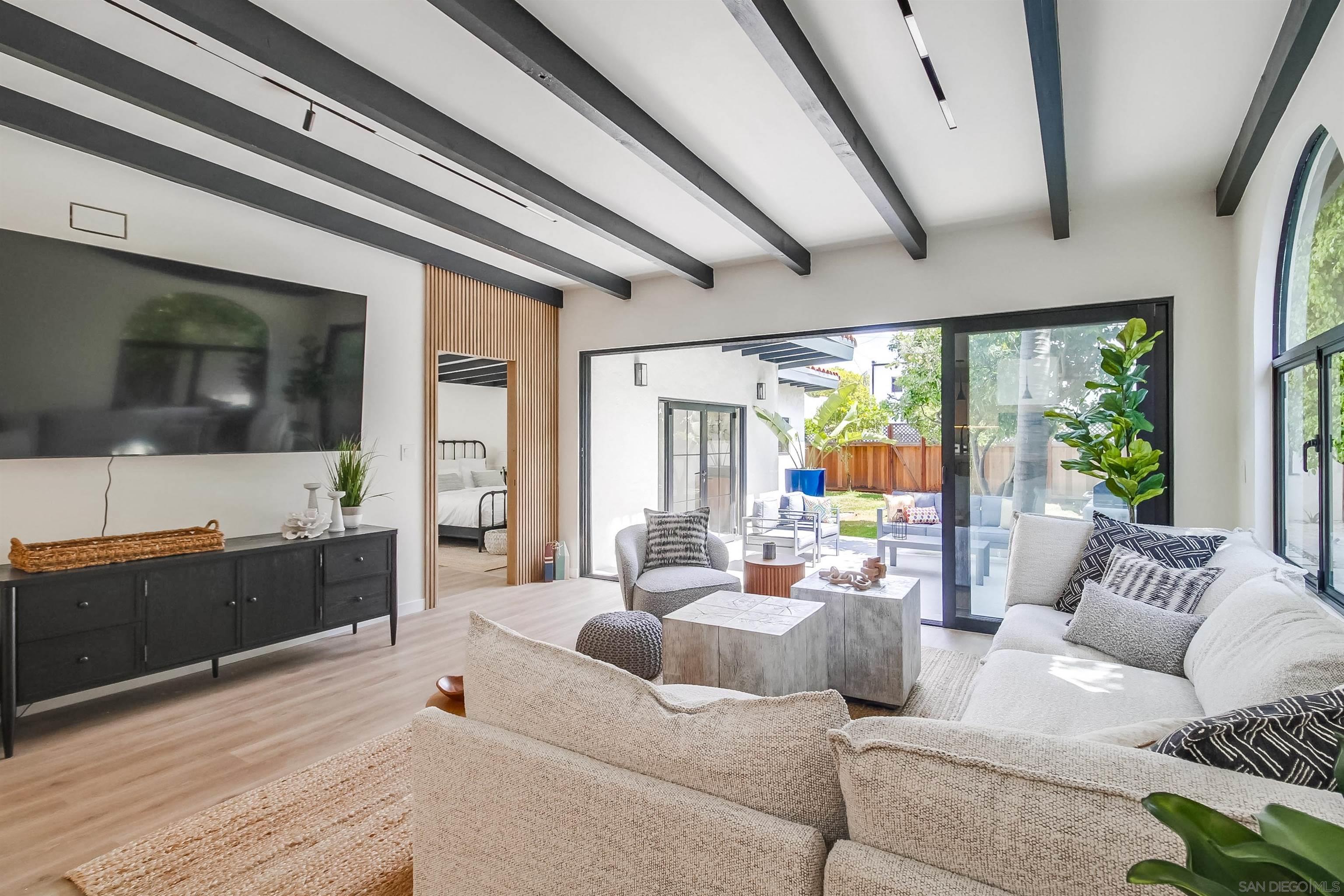 Front Image Thumbnail for SD250042670