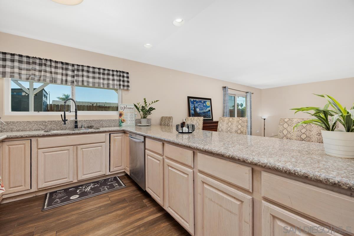 Detail Gallery Image 13 of 29 For 5014  El Mirlo, Oceanside,  CA 92057 - 4 Beds | 2 Baths