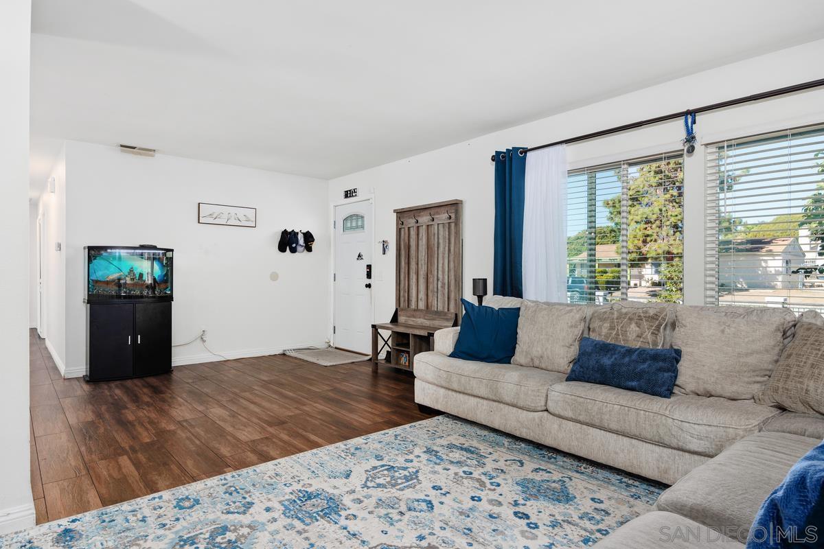 Detail Gallery Image 7 of 29 For 5014  El Mirlo, Oceanside,  CA 92057 - 4 Beds | 2 Baths