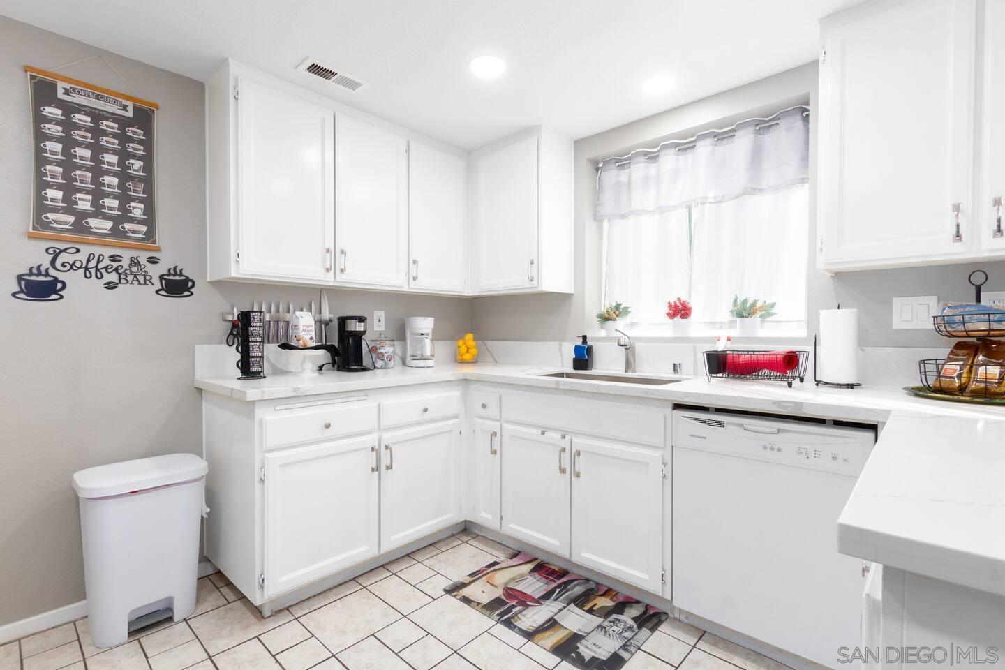 Detail Gallery Image 12 of 37 For 24643  Leafwood Dr, Murrieta,  CA 92562 - 5 Beds | 3 Baths