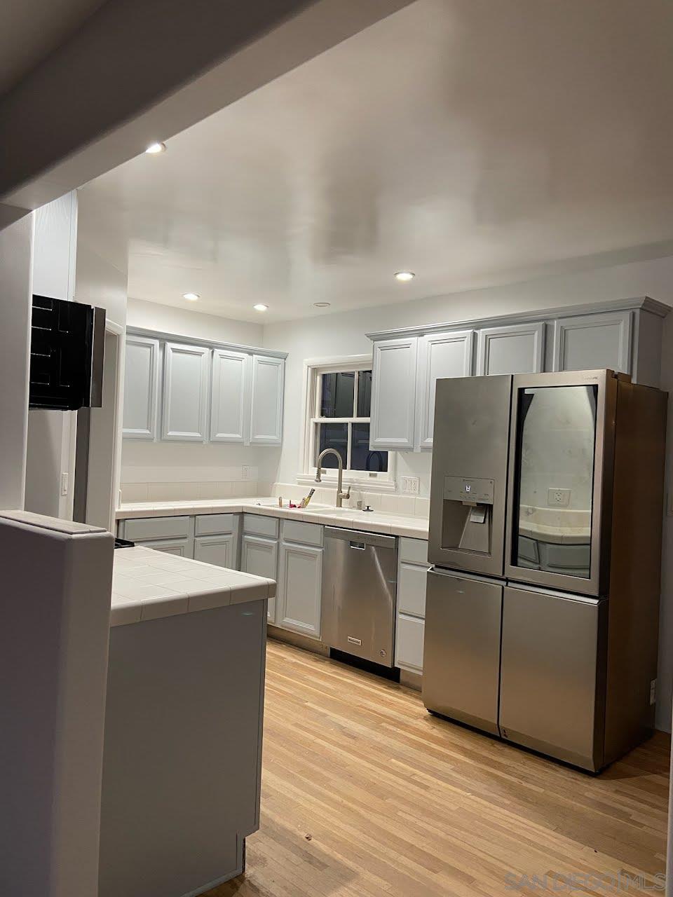 Detail Gallery Image 5 of 36 For 3403  Riviera, San Diego,  CA 92109 - 4 Beds | 2 Baths