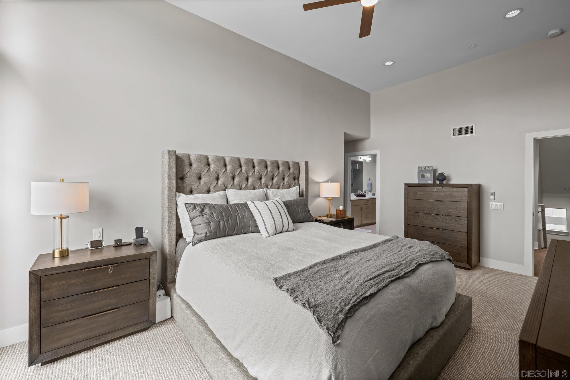 Detail Gallery Image 13 of 30 For 3030  Jarvis St  #2,  San Diego,  CA 92106 - 3 Beds | 3/1 Baths