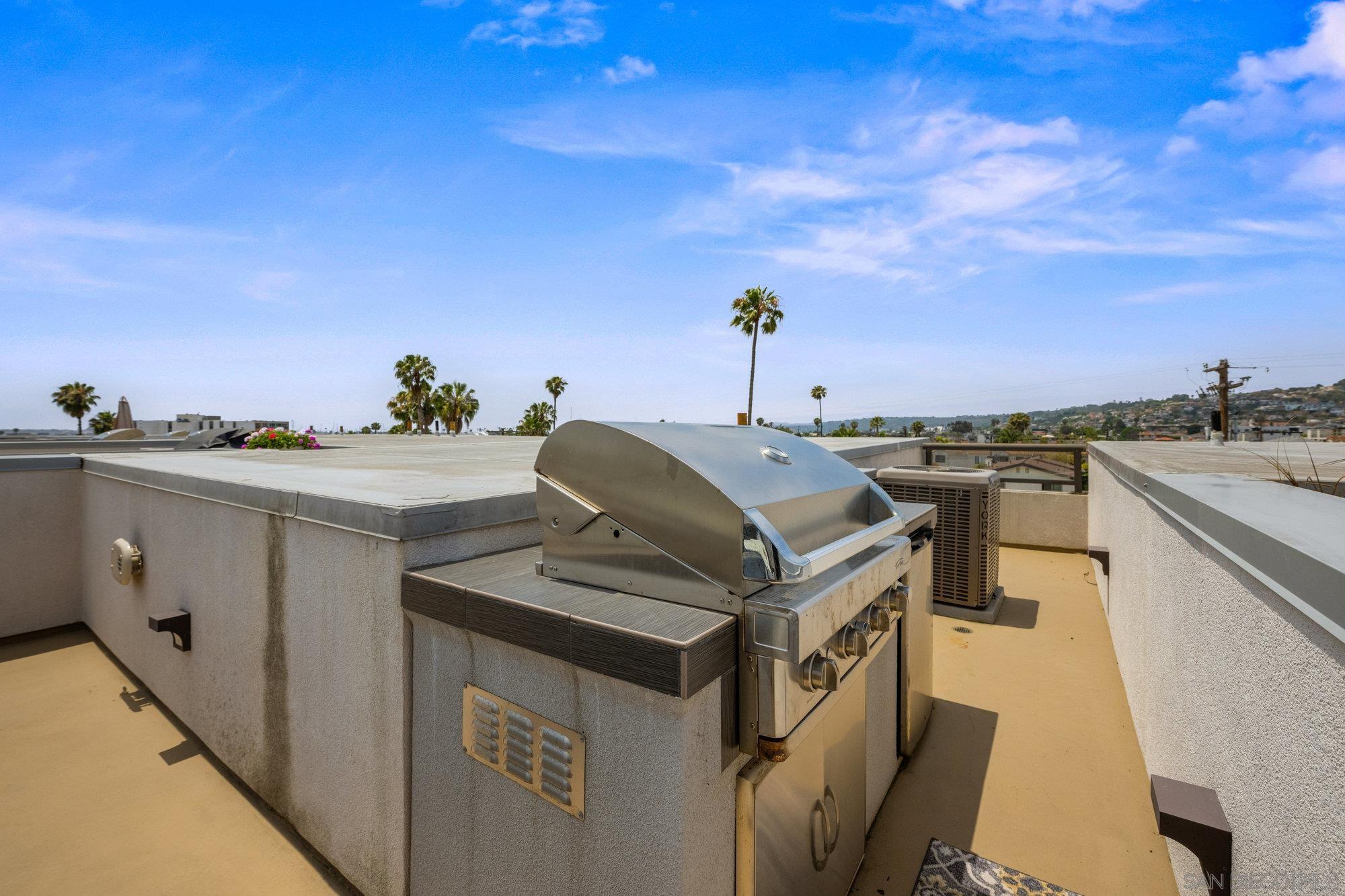 Detail Gallery Image 22 of 30 For 3030  Jarvis St  #2,  San Diego,  CA 92106 - 3 Beds | 3/1 Baths