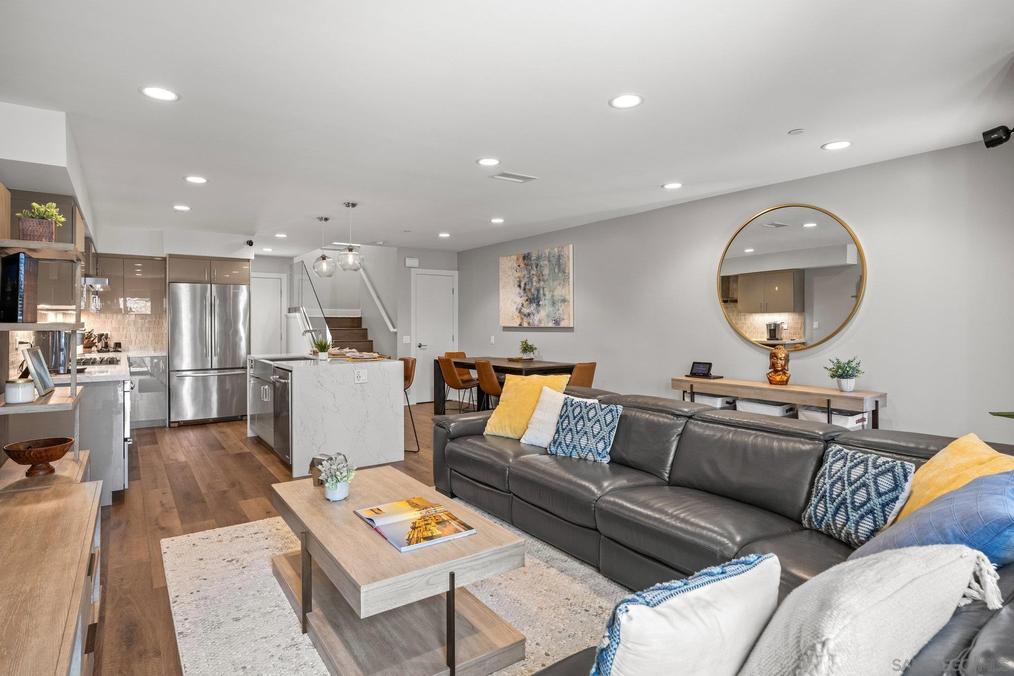 Detail Gallery Image 10 of 30 For 3030  Jarvis St  #2,  San Diego,  CA 92106 - 3 Beds | 3/1 Baths