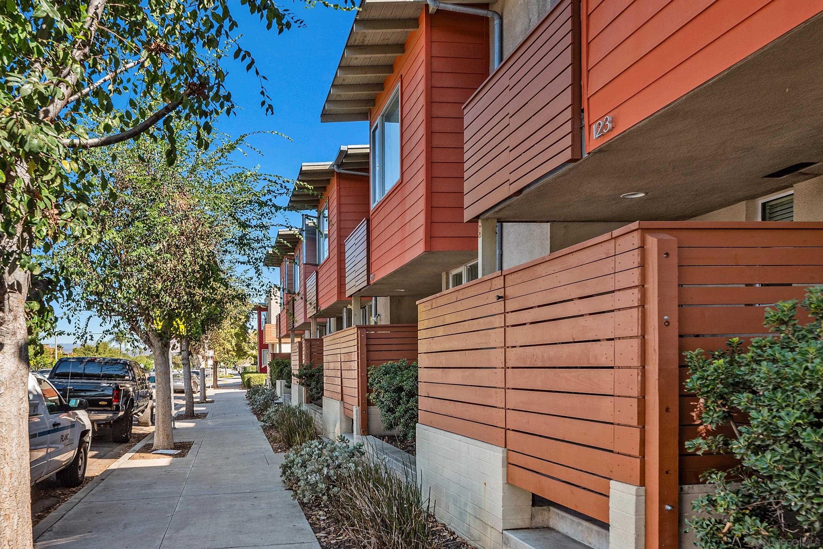 Front Image Thumbnail for SD250042702