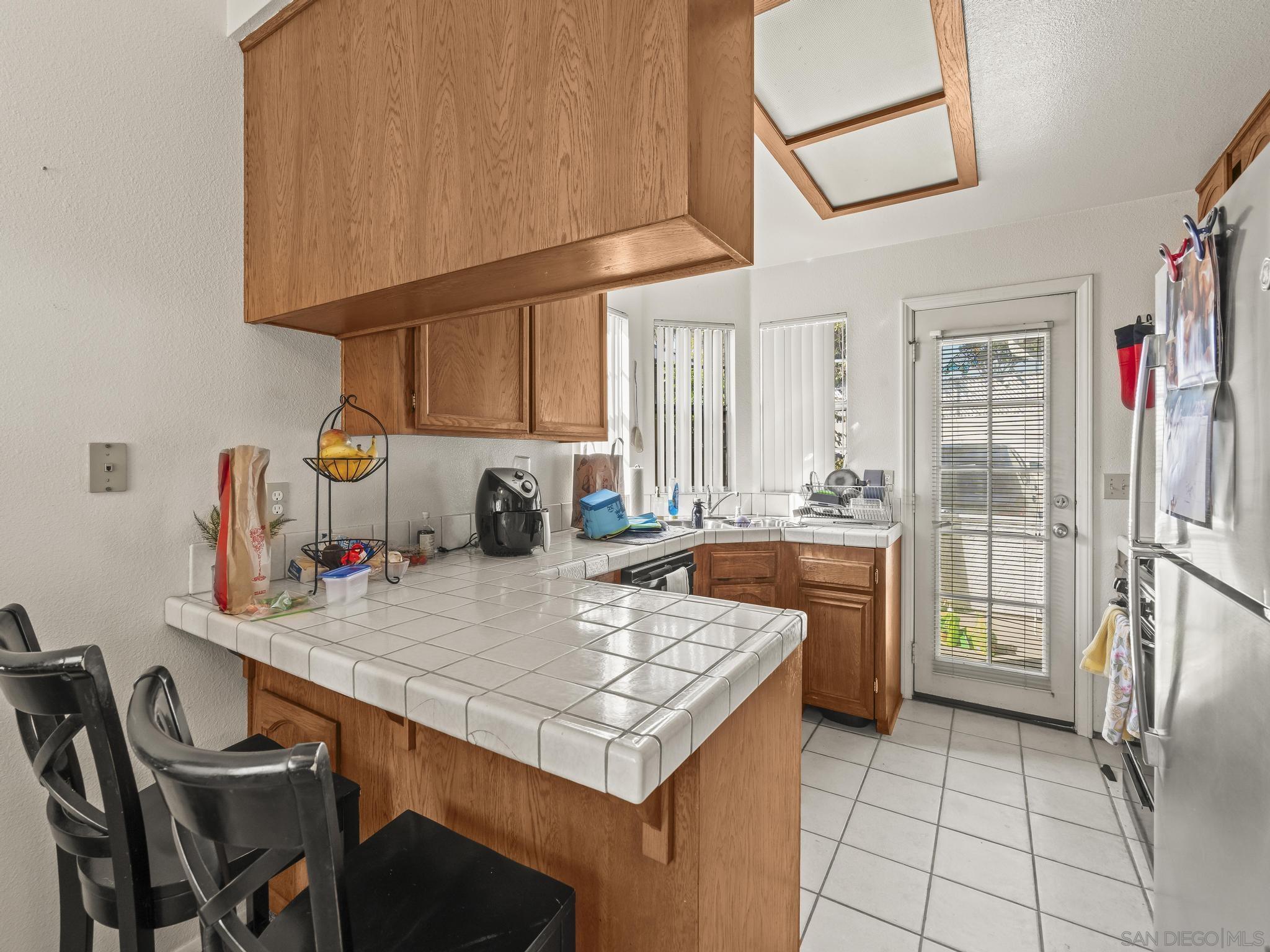 Detail Gallery Image 3 of 17 For 974  Sapphire Street, San Diego,  CA 92109 - 3 Beds | 2/1 Baths