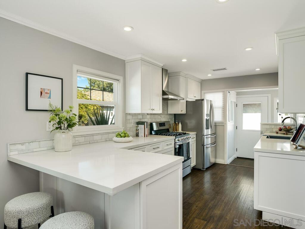 Detail Gallery Image 10 of 47 For 4751  Altadena Ave, San Diego,  CA 92115 - 4 Beds | 2 Baths