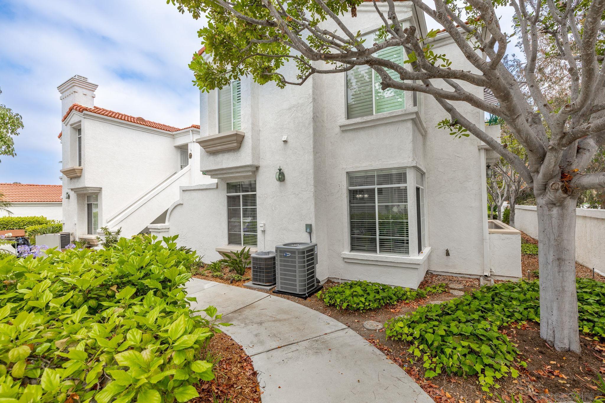 Detail Gallery Image 2 of 35 For 3335  Genoa Way  #112,  Oceanside,  CA 92056 - 2 Beds | 2 Baths