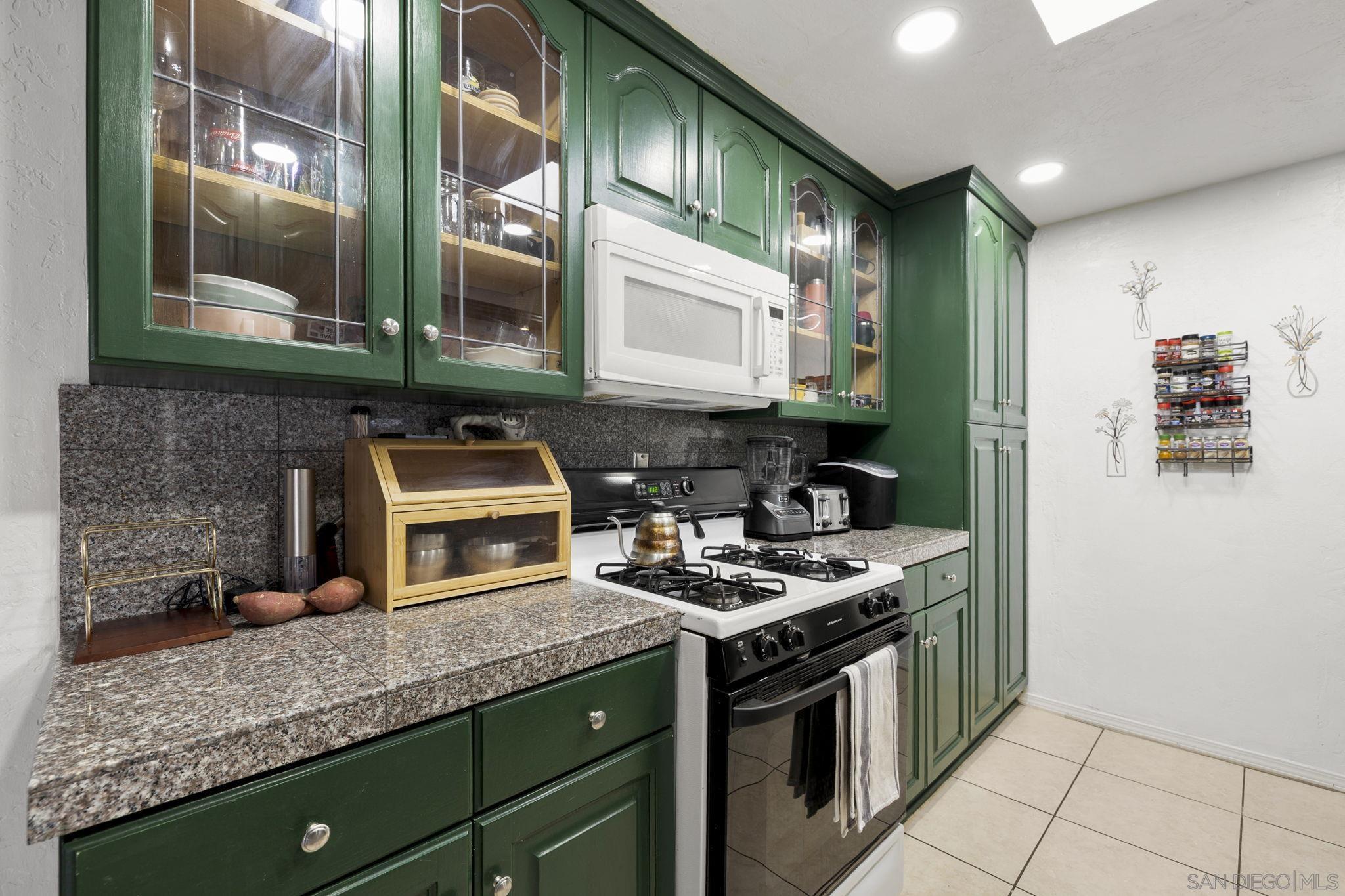 Detail Gallery Image 22 of 43 For 985  Fern Ave, Imperial Beach,  CA 91932 - 4 Beds | 2 Baths