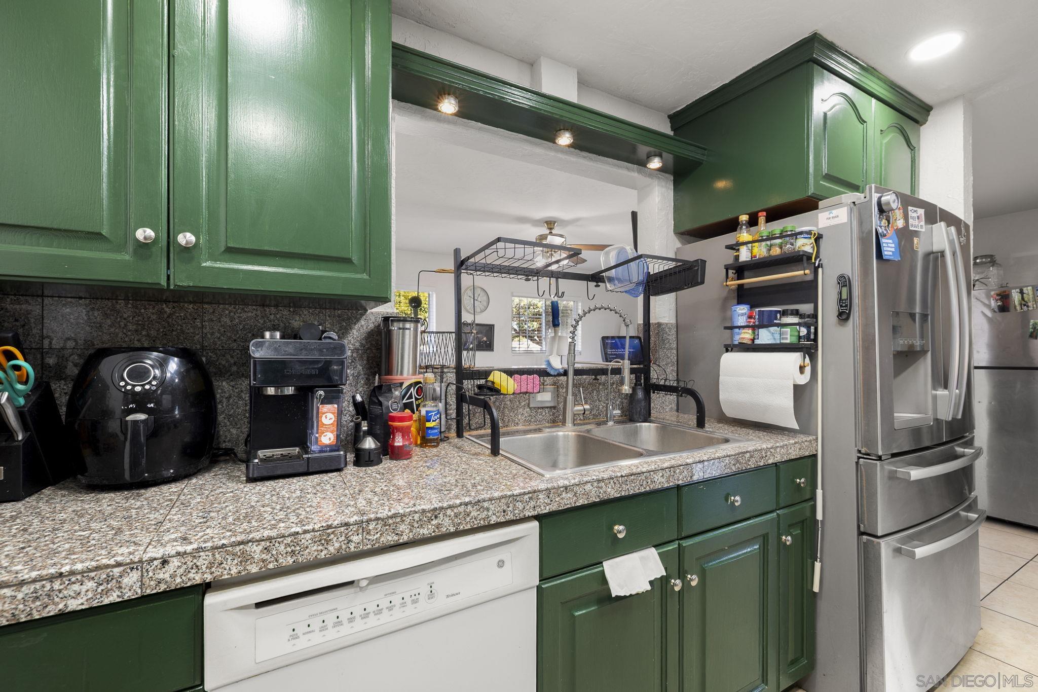 Detail Gallery Image 23 of 43 For 985  Fern Ave, Imperial Beach,  CA 91932 - 4 Beds | 2 Baths