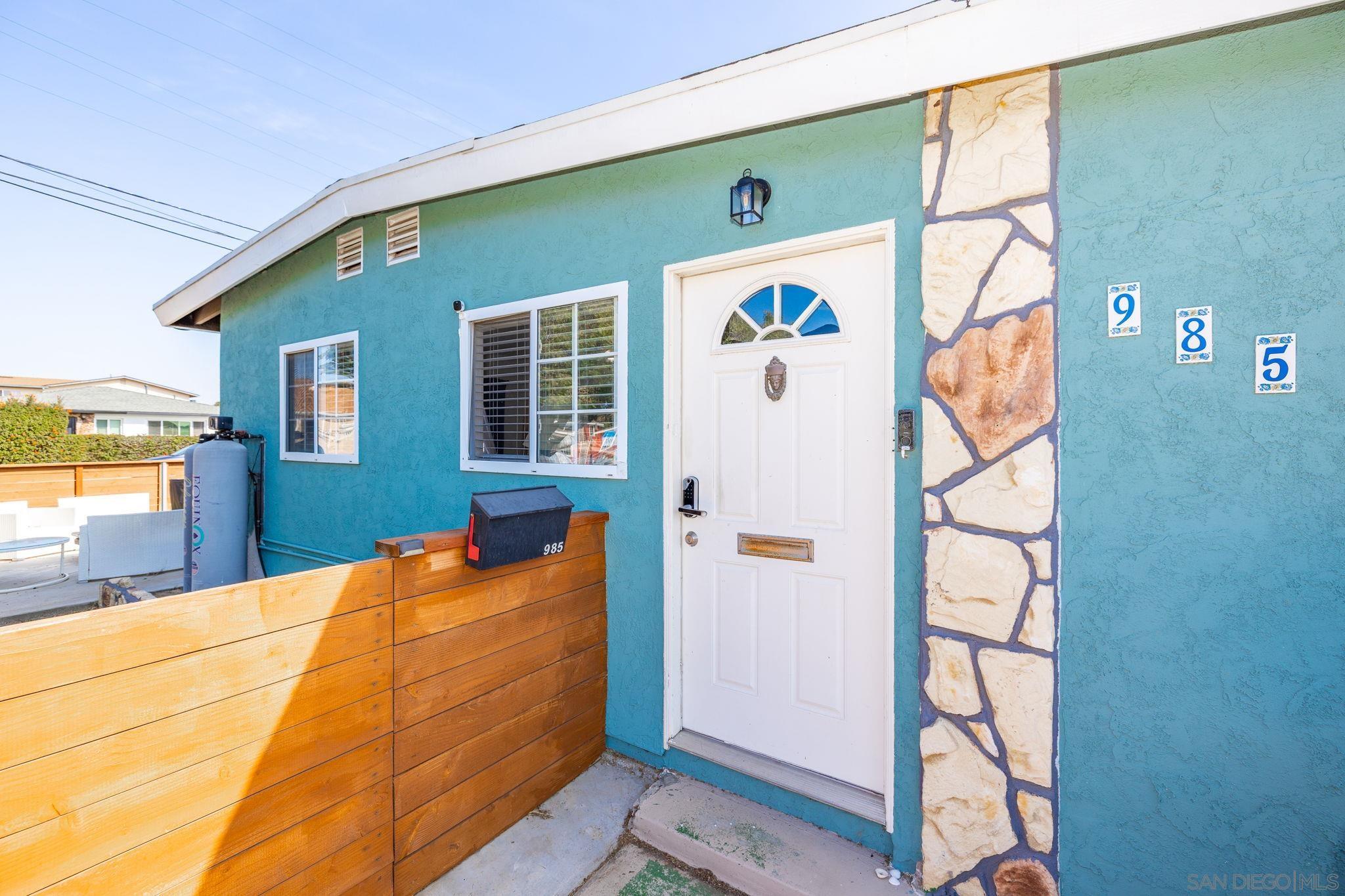 Detail Gallery Image 4 of 43 For 985  Fern Ave, Imperial Beach,  CA 91932 - 4 Beds | 2 Baths