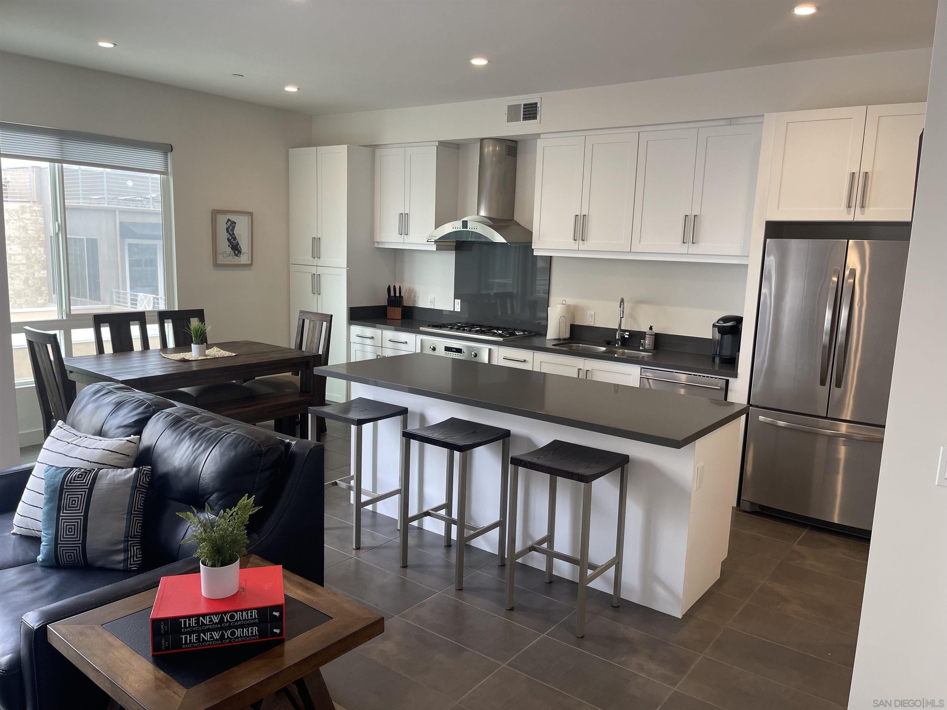 Detail Gallery Image 3 of 32 For 100  Evergreen Ave  2, Imperial Beach,  CA 91932 - 2 Beds | 2/1 Baths