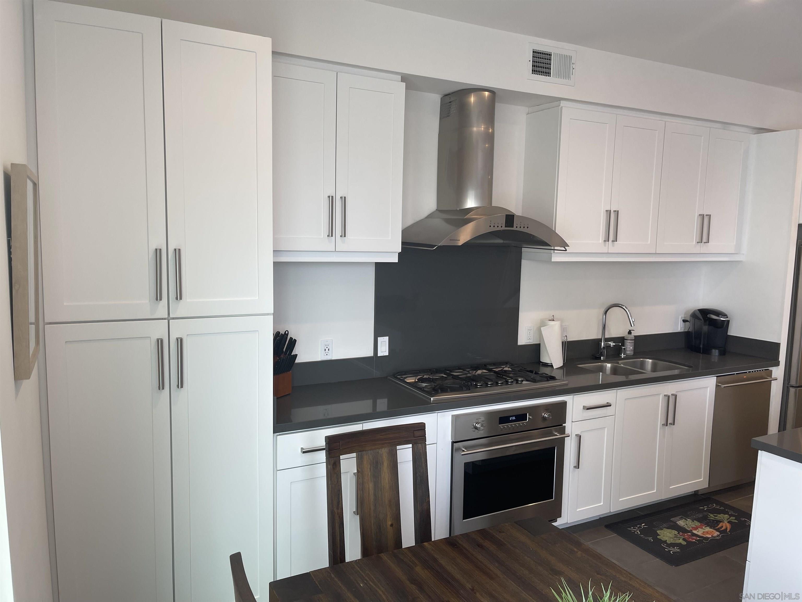 Detail Gallery Image 4 of 32 For 100  Evergreen Ave  2, Imperial Beach,  CA 91932 - 2 Beds | 2/1 Baths