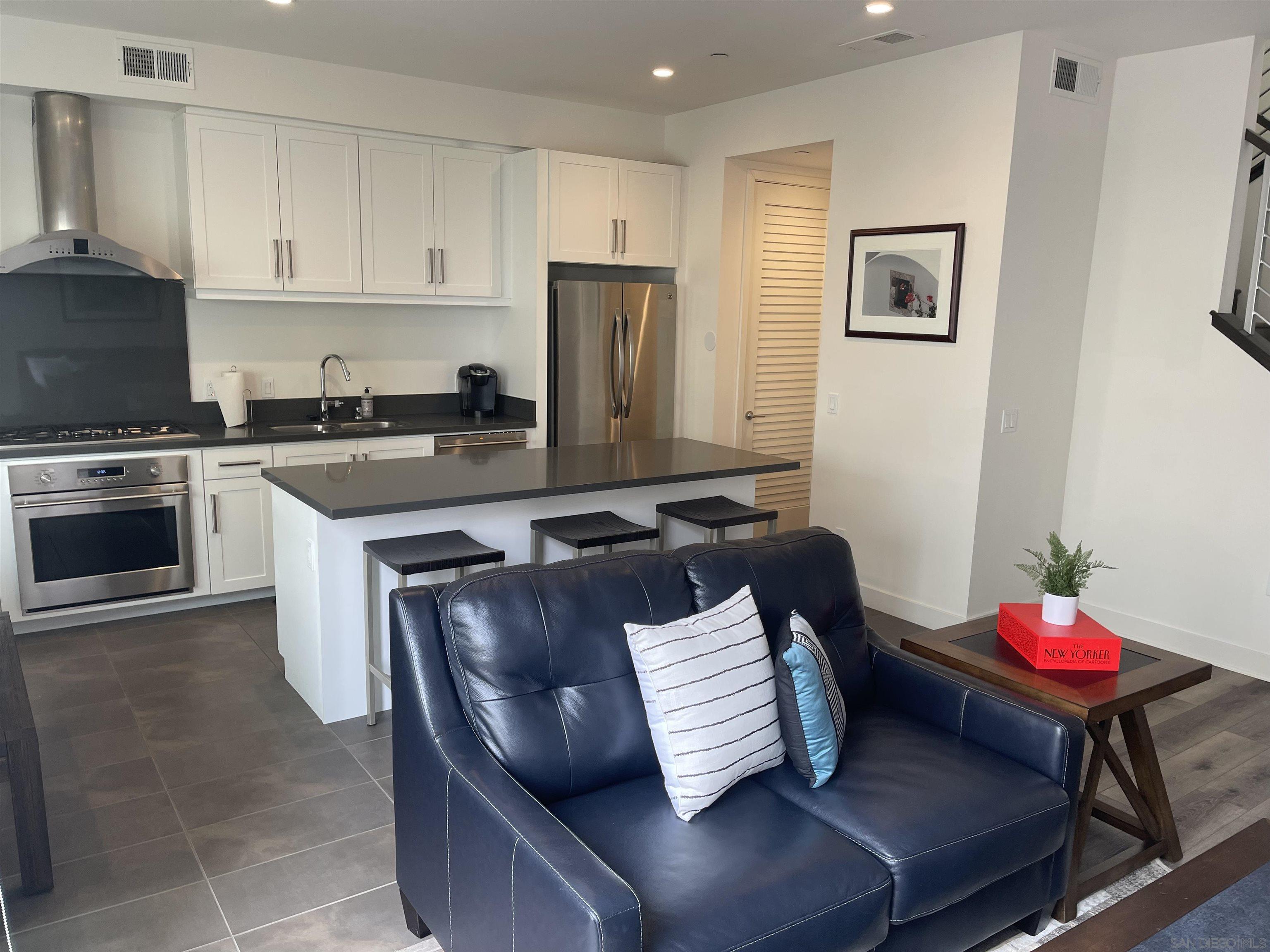 Detail Gallery Image 9 of 32 For 100  Evergreen Ave  2, Imperial Beach,  CA 91932 - 2 Beds | 2/1 Baths