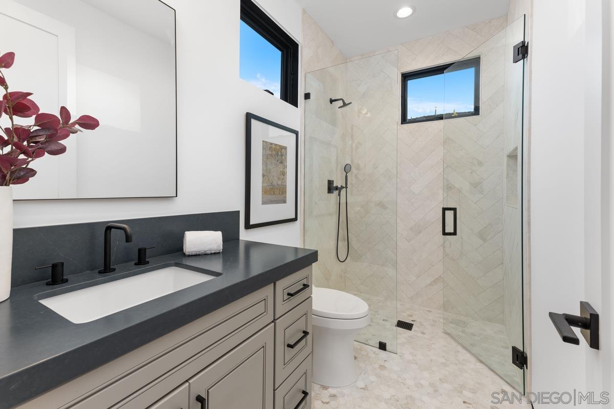 Detail Gallery Image 11 of 17 For 806  Hygeia, Encinitas,  CA 92024 - 5 Beds | 4/1 Baths