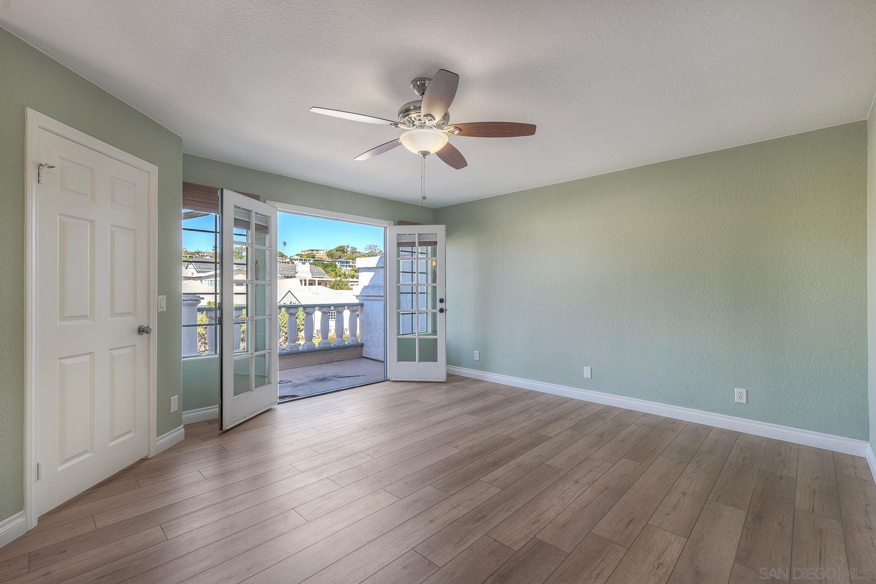 Detail Gallery Image 13 of 31 For 1045  Turquoise Street  B, San Diego,  CA 92109 - 3 Beds | 2 Baths