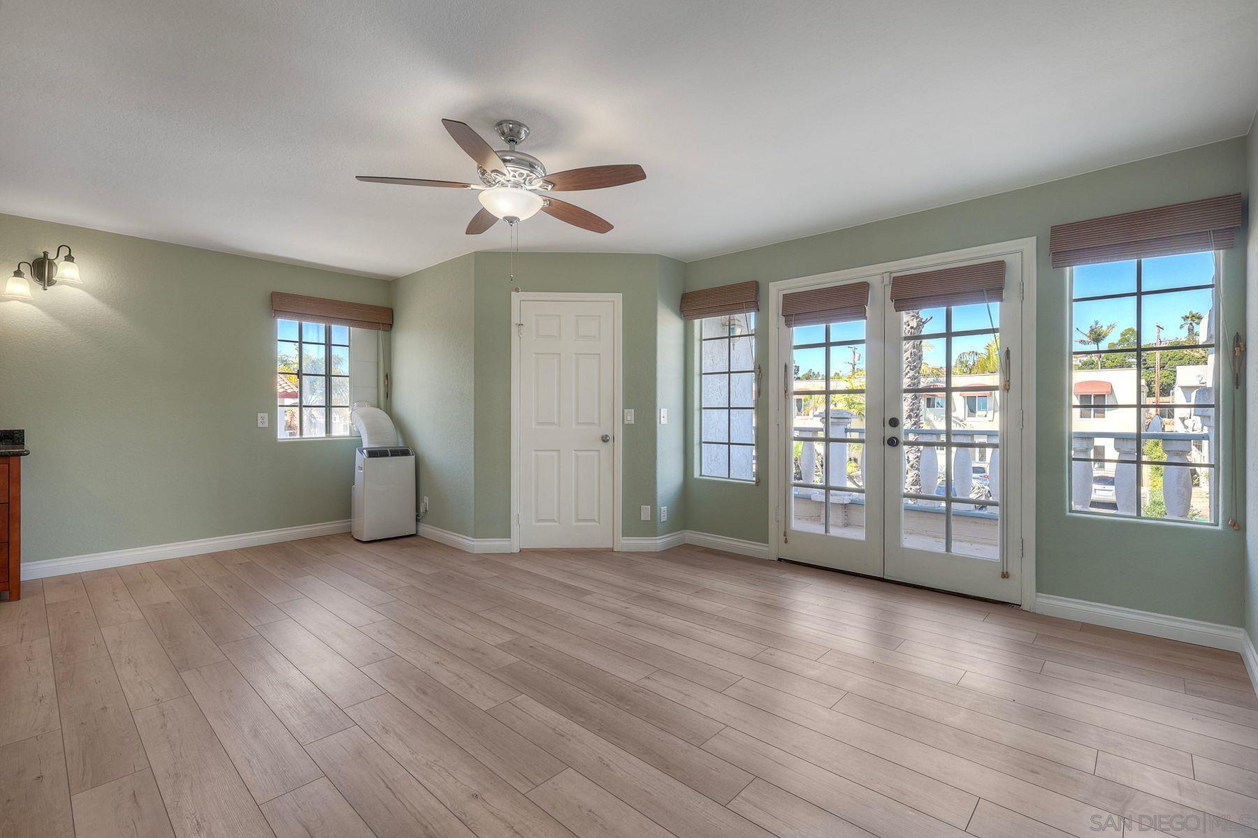 Detail Gallery Image 14 of 31 For 1045  Turquoise Street  B, San Diego,  CA 92109 - 3 Beds | 2 Baths