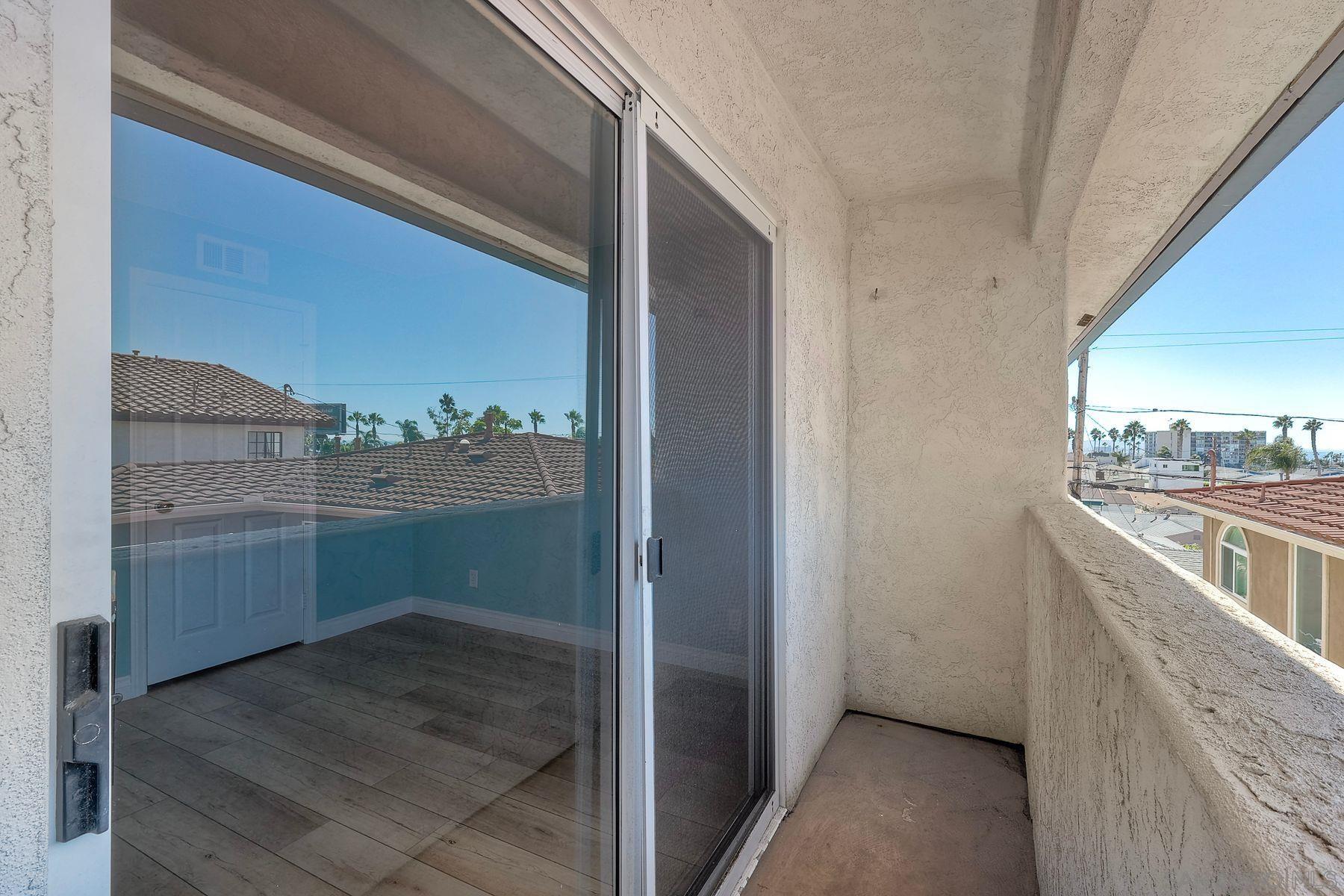 Detail Gallery Image 22 of 31 For 1045  Turquoise Street  B, San Diego,  CA 92109 - 3 Beds | 2 Baths