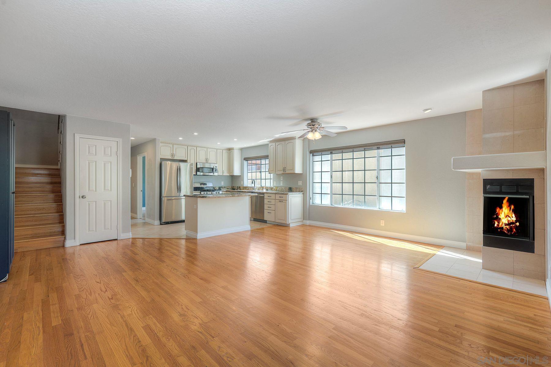 Detail Gallery Image 5 of 31 For 1045  Turquoise Street  B, San Diego,  CA 92109 - 3 Beds | 2 Baths