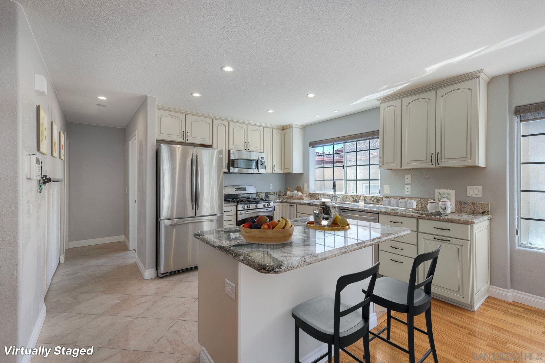 Detail Gallery Image 9 of 31 For 1045  Turquoise Street  B, San Diego,  CA 92109 - 3 Beds | 2 Baths