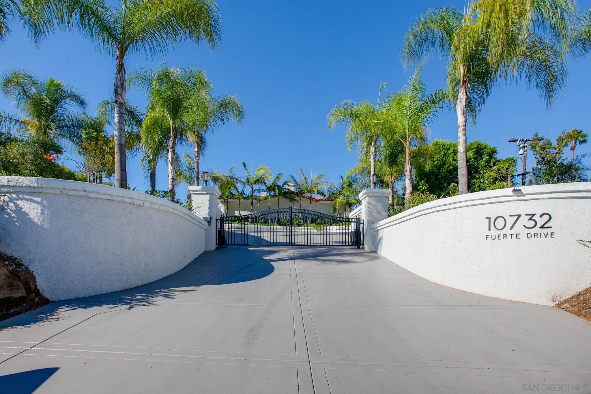 Detail Gallery Image 11 of 58 For 10732  Fuerte Dr, La Mesa,  CA 91941 - 5 Beds | 4/1 Baths