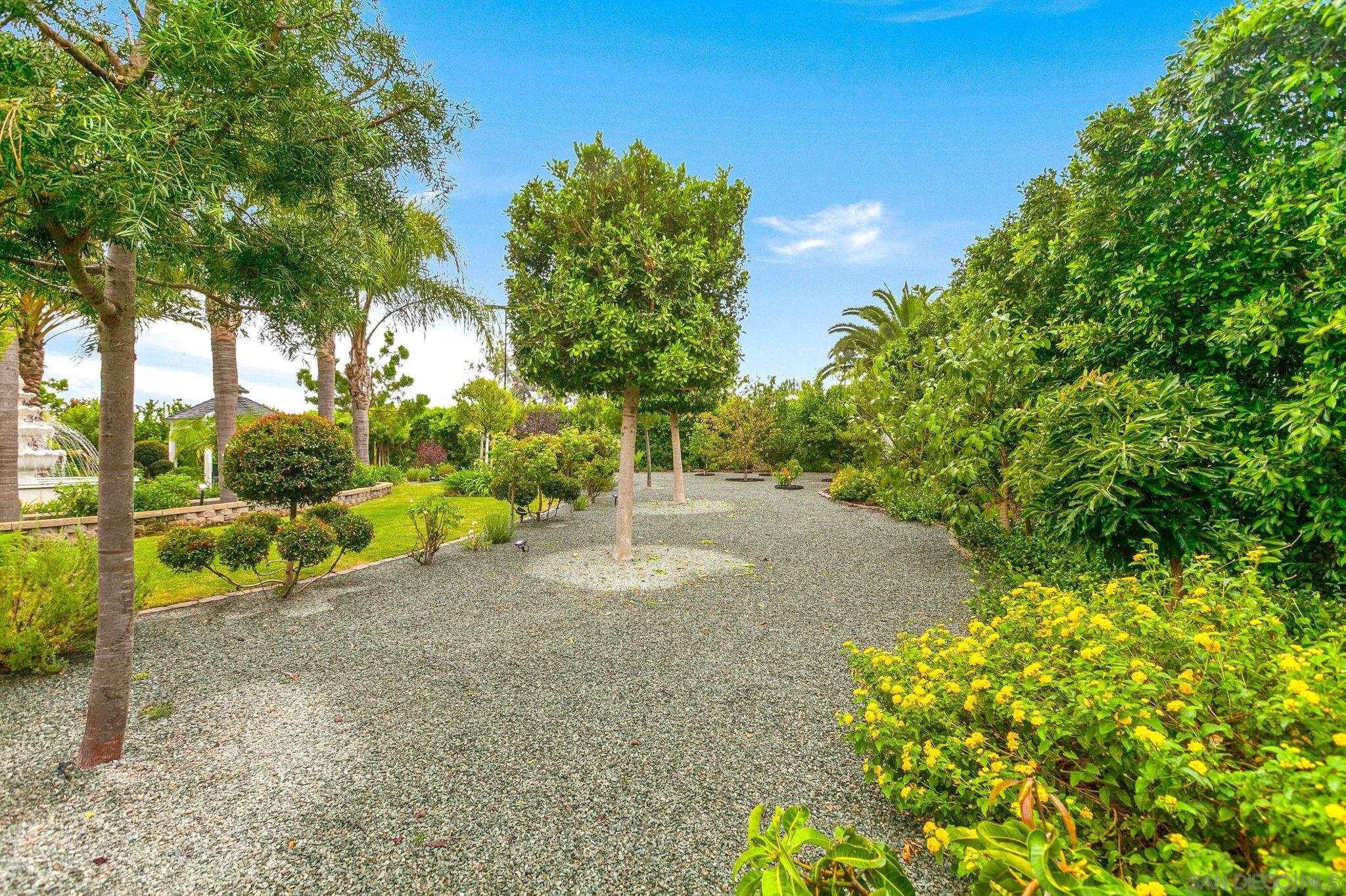 Detail Gallery Image 16 of 58 For 10732  Fuerte Dr, La Mesa,  CA 91941 - 5 Beds | 4/1 Baths