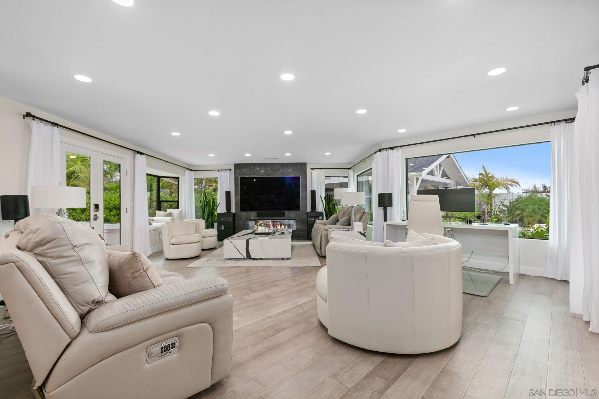 Detail Gallery Image 37 of 58 For 10732  Fuerte Dr, La Mesa,  CA 91941 - 5 Beds | 4/1 Baths