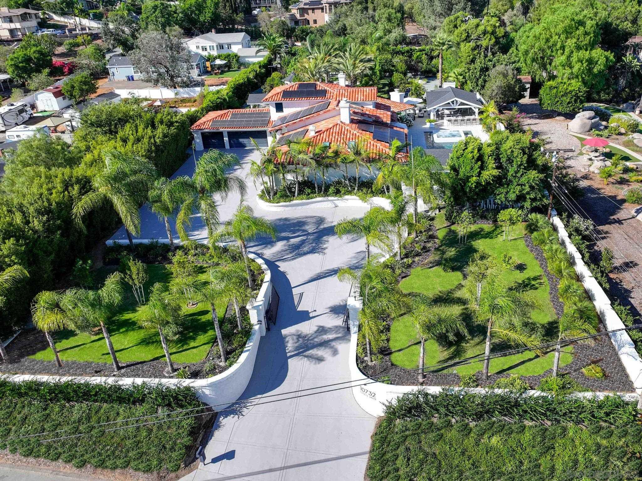 Detail Gallery Image 5 of 58 For 10732  Fuerte Dr, La Mesa,  CA 91941 - 5 Beds | 4/1 Baths