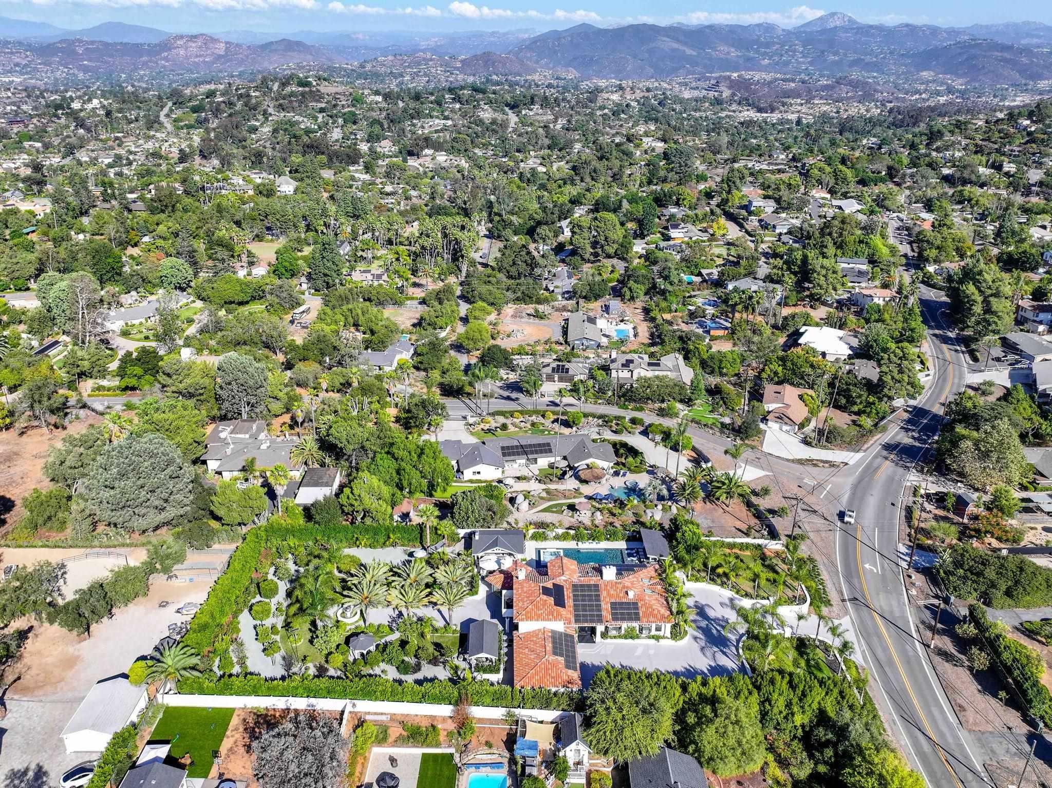 Detail Gallery Image 8 of 58 For 10732  Fuerte Dr, La Mesa,  CA 91941 - 5 Beds | 4/1 Baths