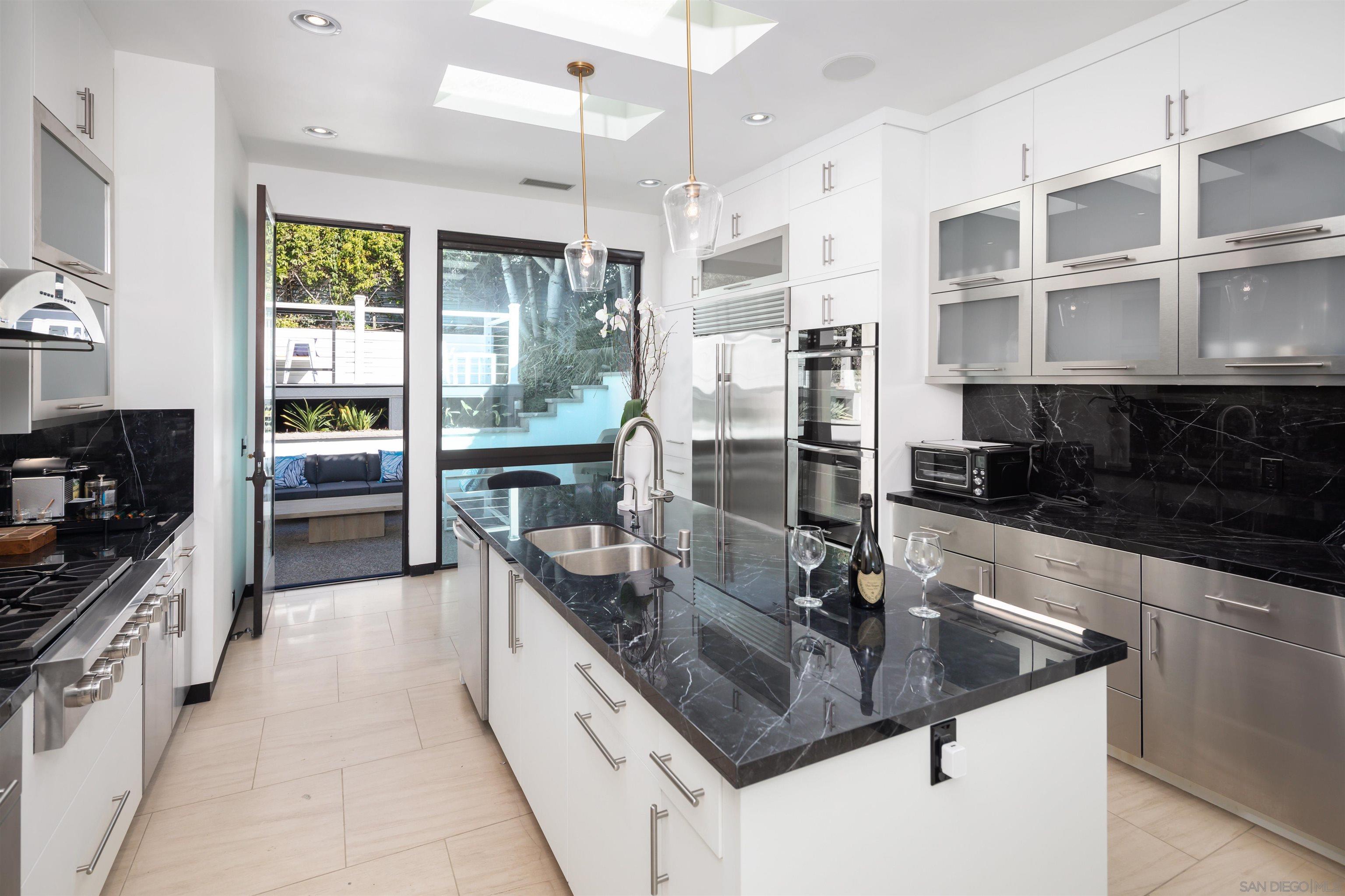 Detail Gallery Image 22 of 75 For 3515  Union St, San Diego,  CA 92103 - 4 Beds | 3/1 Baths