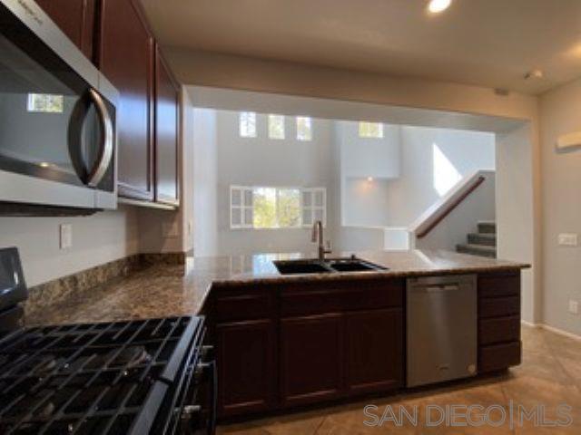 Detail Gallery Image 12 of 32 For 9965  Watergum Trail, Santee,  CA 92071 - 4 Beds | 3/1 Baths