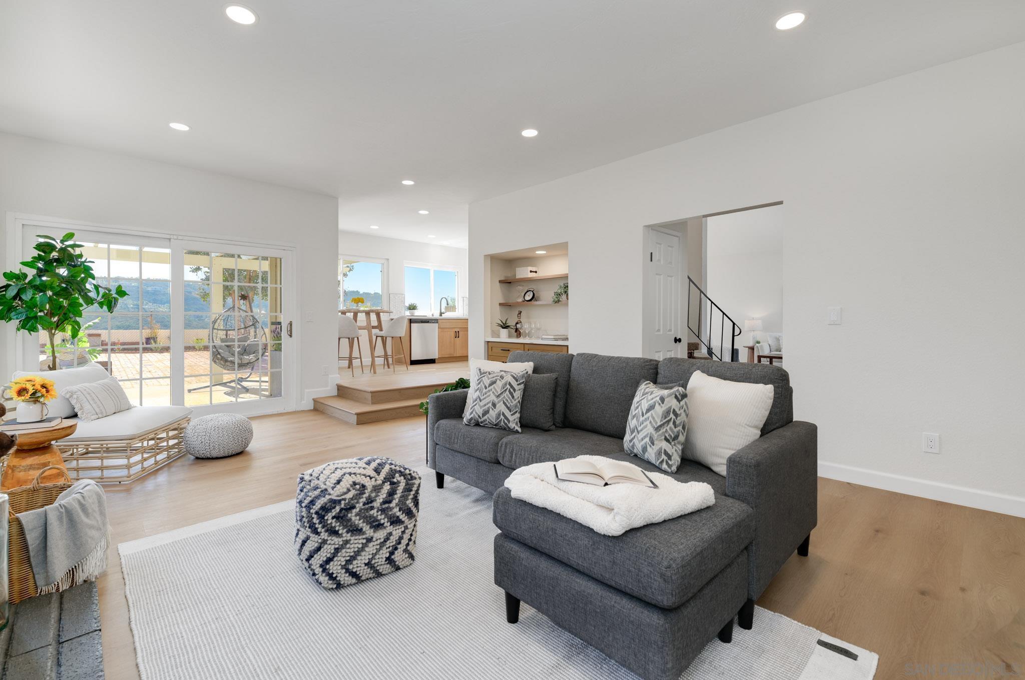 Detail Gallery Image 10 of 33 For 9789  Paseo Montril, San Diego,  CA 92129 - 4 Beds | 2/1 Baths