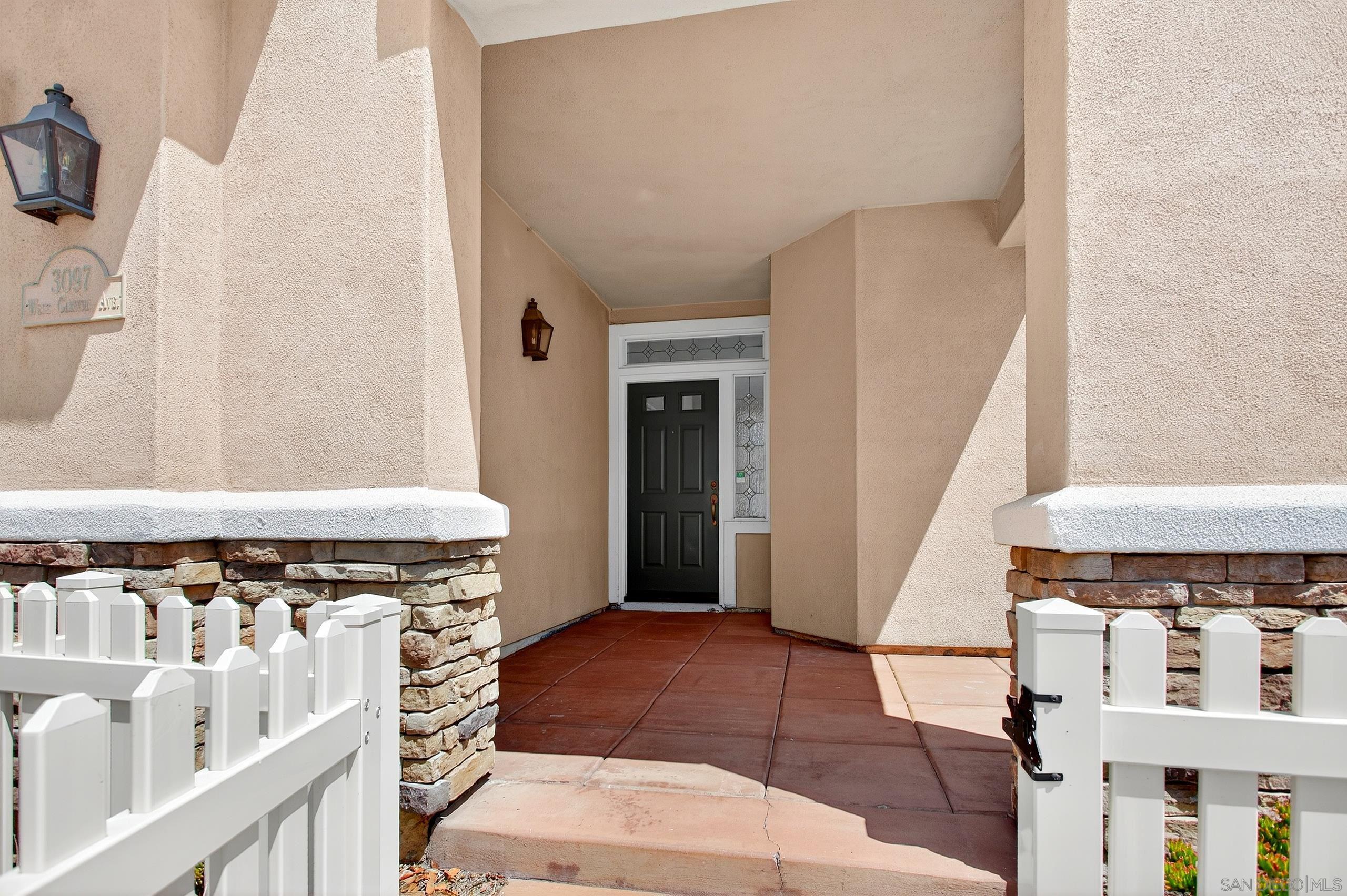 Detail Gallery Image 2 of 38 For 3097 W Canyon Ave., San Diego,  CA 92123 - 3 Beds | 2/1 Baths