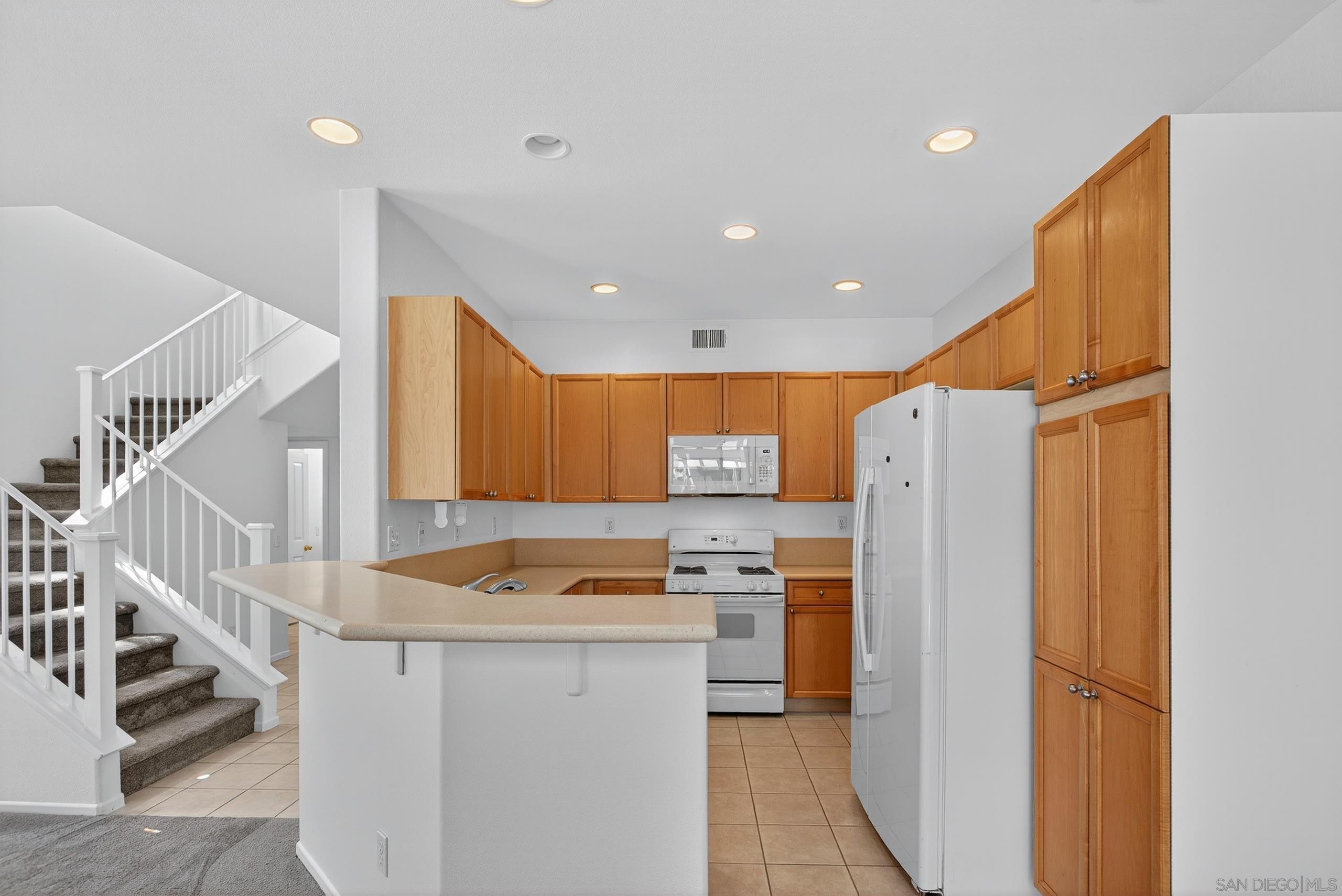 Detail Gallery Image 9 of 38 For 3097 W Canyon Ave., San Diego,  CA 92123 - 3 Beds | 2/1 Baths